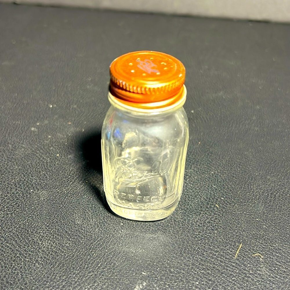 Vintagee mini Ball Jar Salt Shaker. KK298